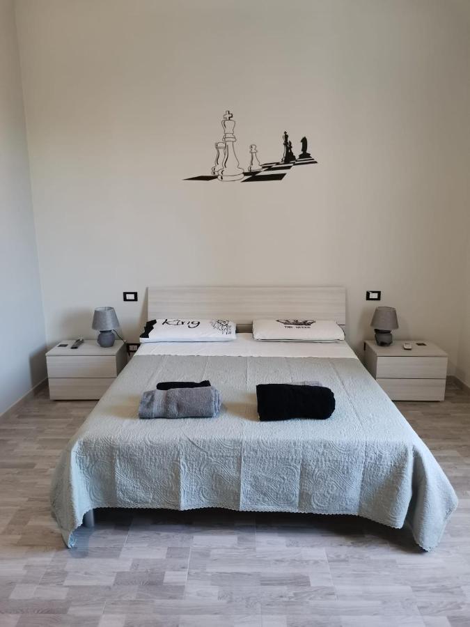Scacco Matto Holiday House 塔兰托 客房 照片